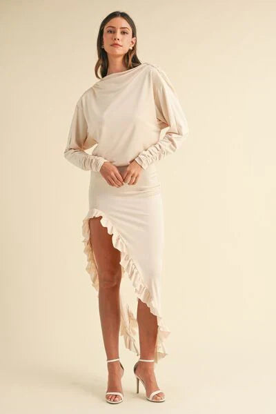 Sequin stretchy cocktail dress styled with heels and clutch for holiday party