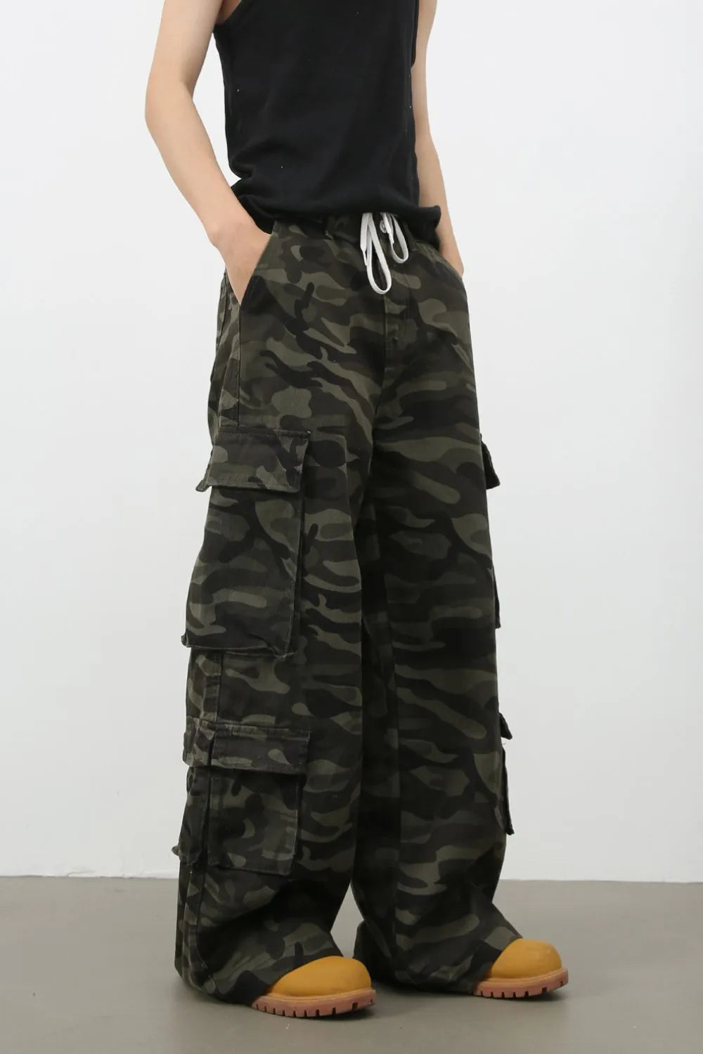 Men's Camouflage Wide Leg Jeans with Cargo Pockets
