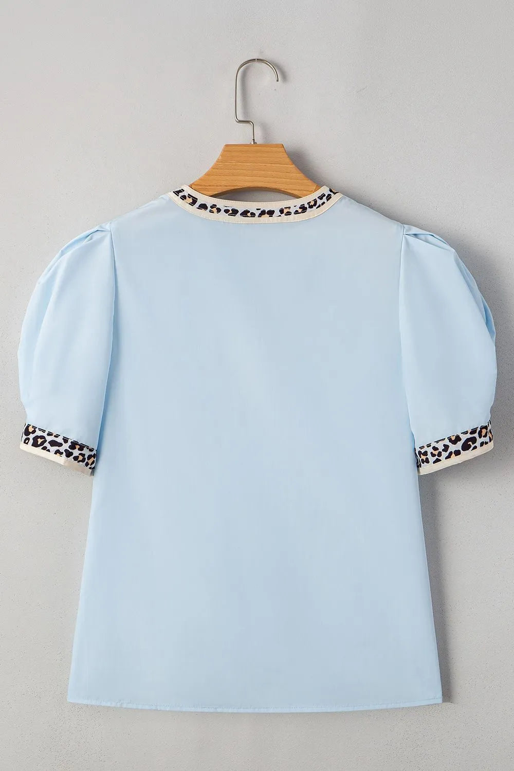 Contrast Leopard Trim Split Neck Puff Sleeve Blouse