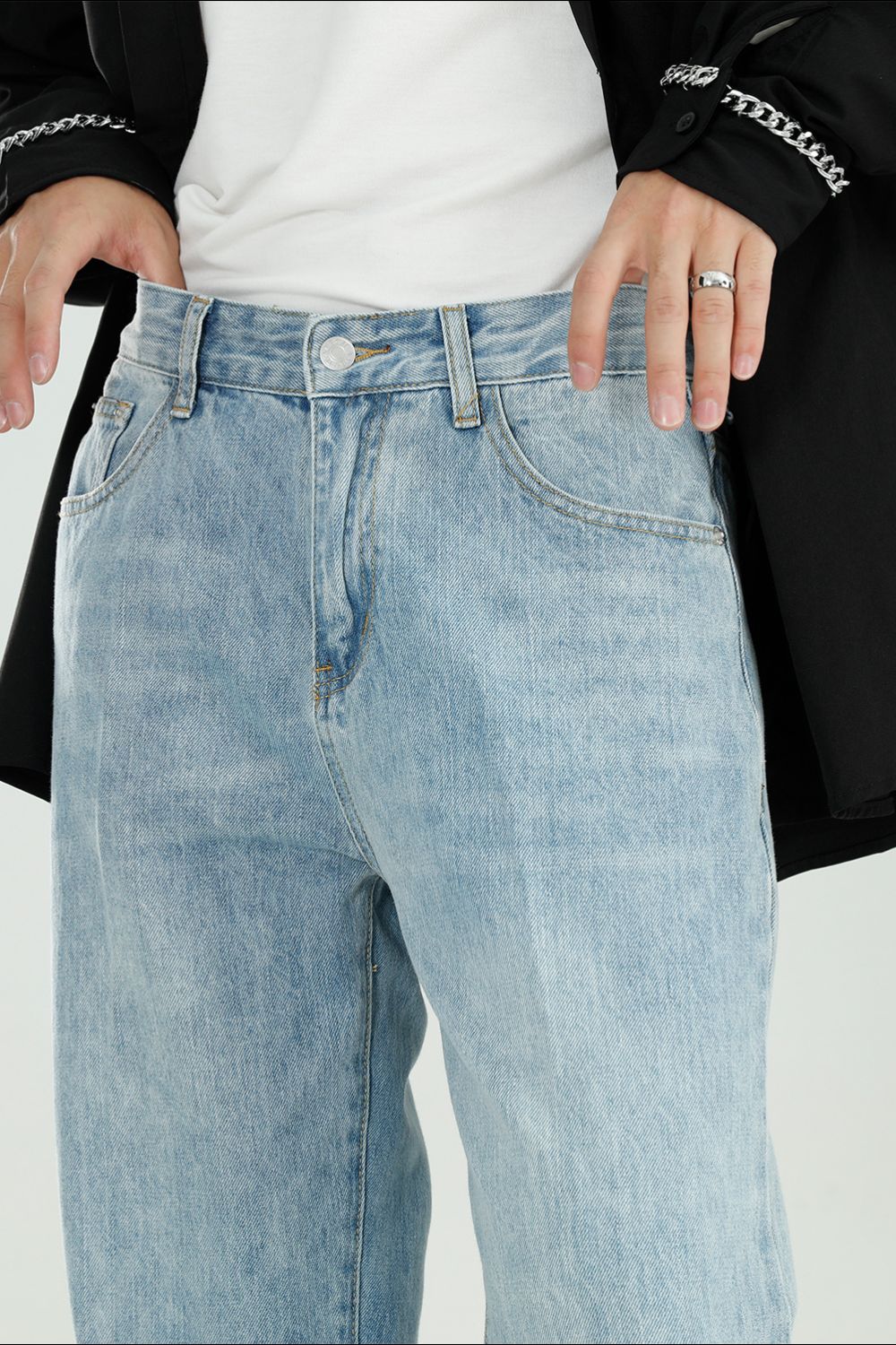 Mid Rise Wide Straight Jeans with Pockets