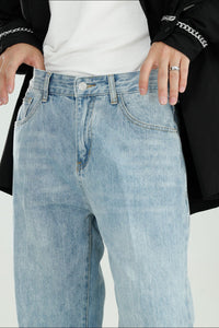 Mid Rise Wide Straight Jeans with Pockets