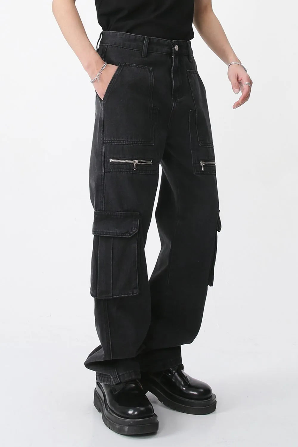 Men's Loose Fit Jeans with Cargo Pockets
