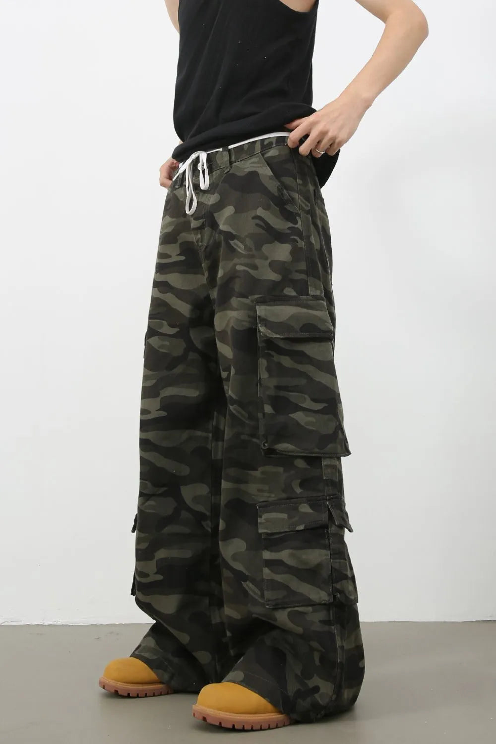 Men's Camouflage Wide Leg Jeans with Cargo Pockets