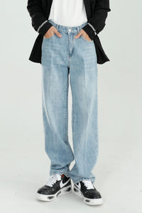 Mid Rise Wide Straight Jeans with Pockets