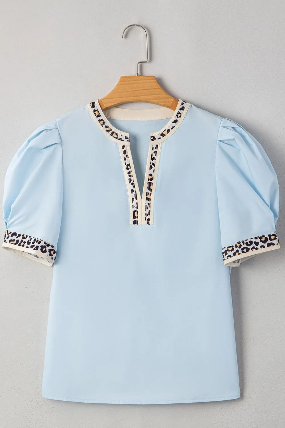 Contrast Leopard Trim Split Neck Puff Sleeve Blouse