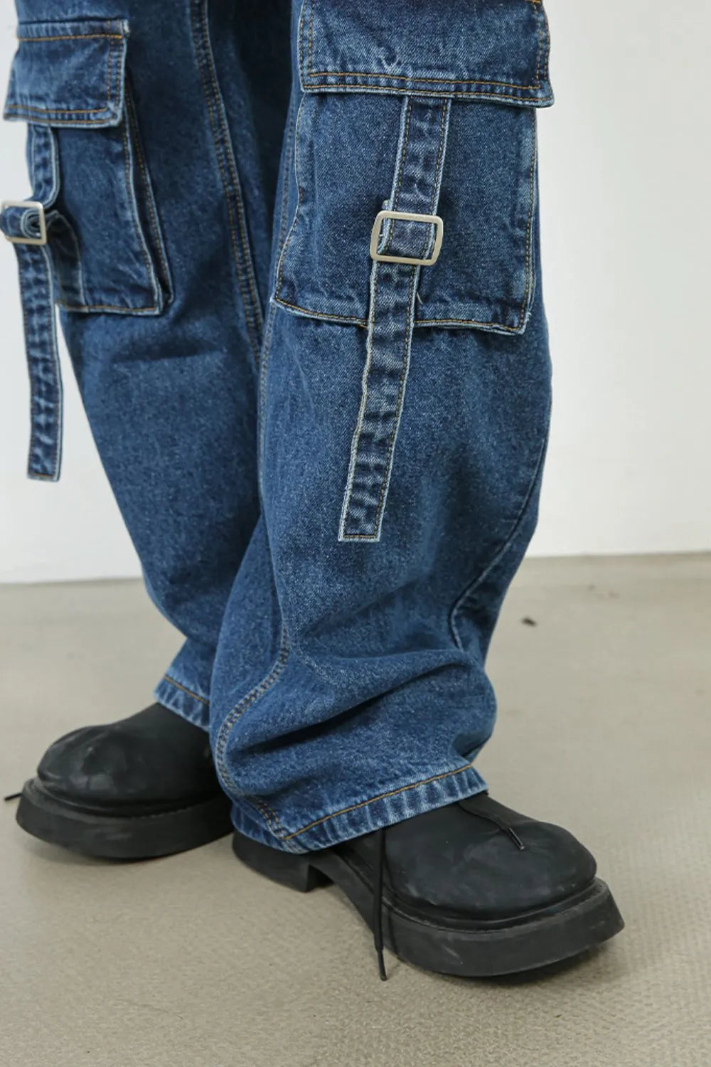 Men's Mid Rise Jeans with Cargo Pockets