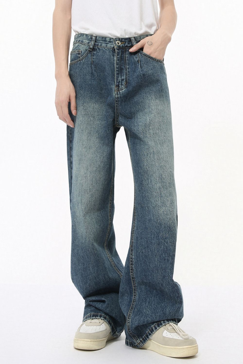 Mid Rise Wide Leg Jeans with Pockets