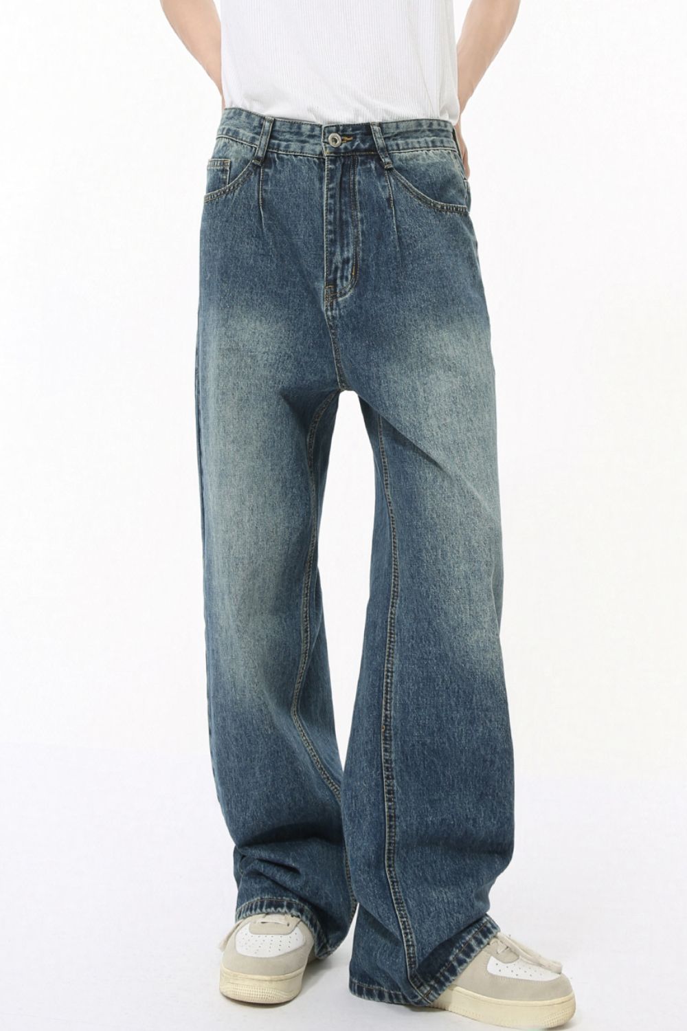 Mid Rise Wide Leg Jeans with Pockets