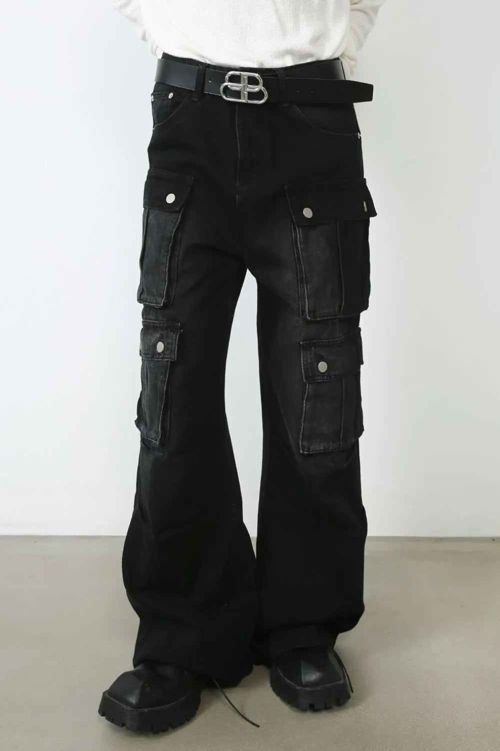 Men's Wide Leg Jeans with Cargo Pockets