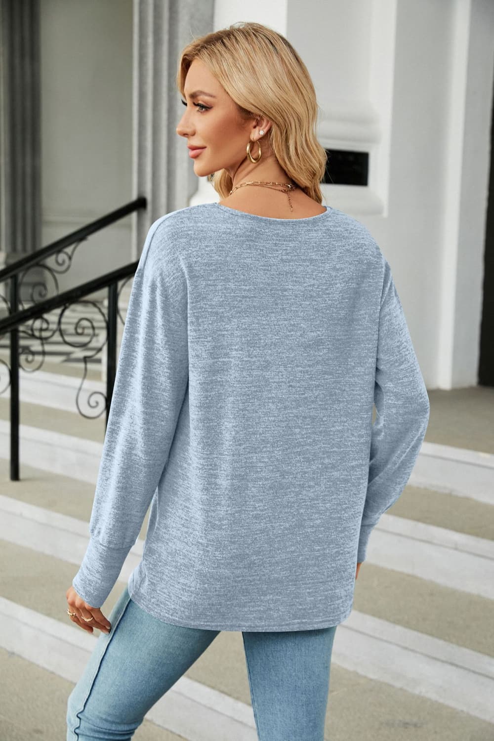 V-Neck T-Shirt Long Sleeve