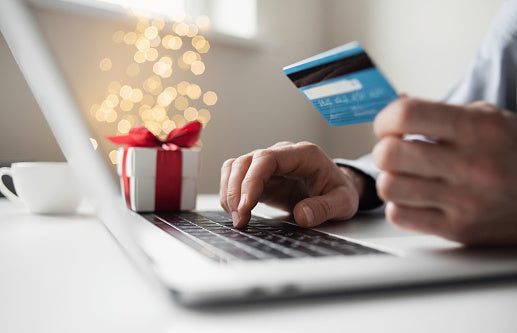 6 Essential Tips for Buying Women's Clothing Online