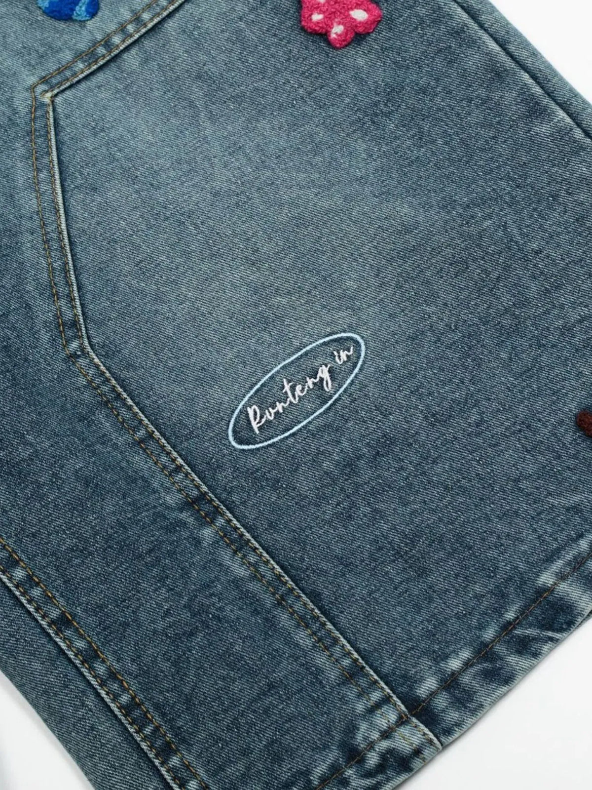 Men's Cartoon Embroidered Detail Wide Leg Denim Shorts