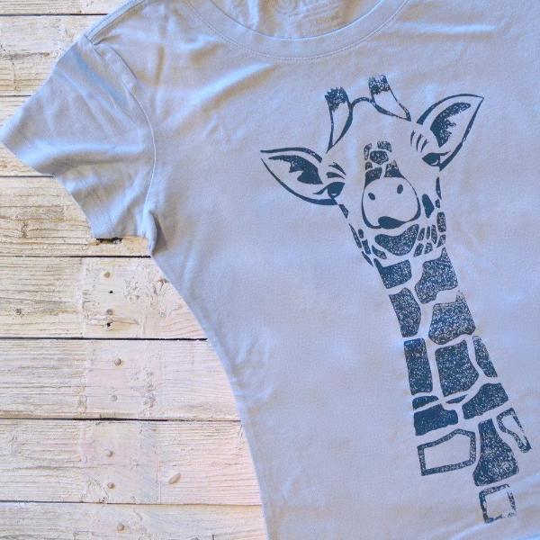 Women's Giraffe T-shirt - Animal Print Tee