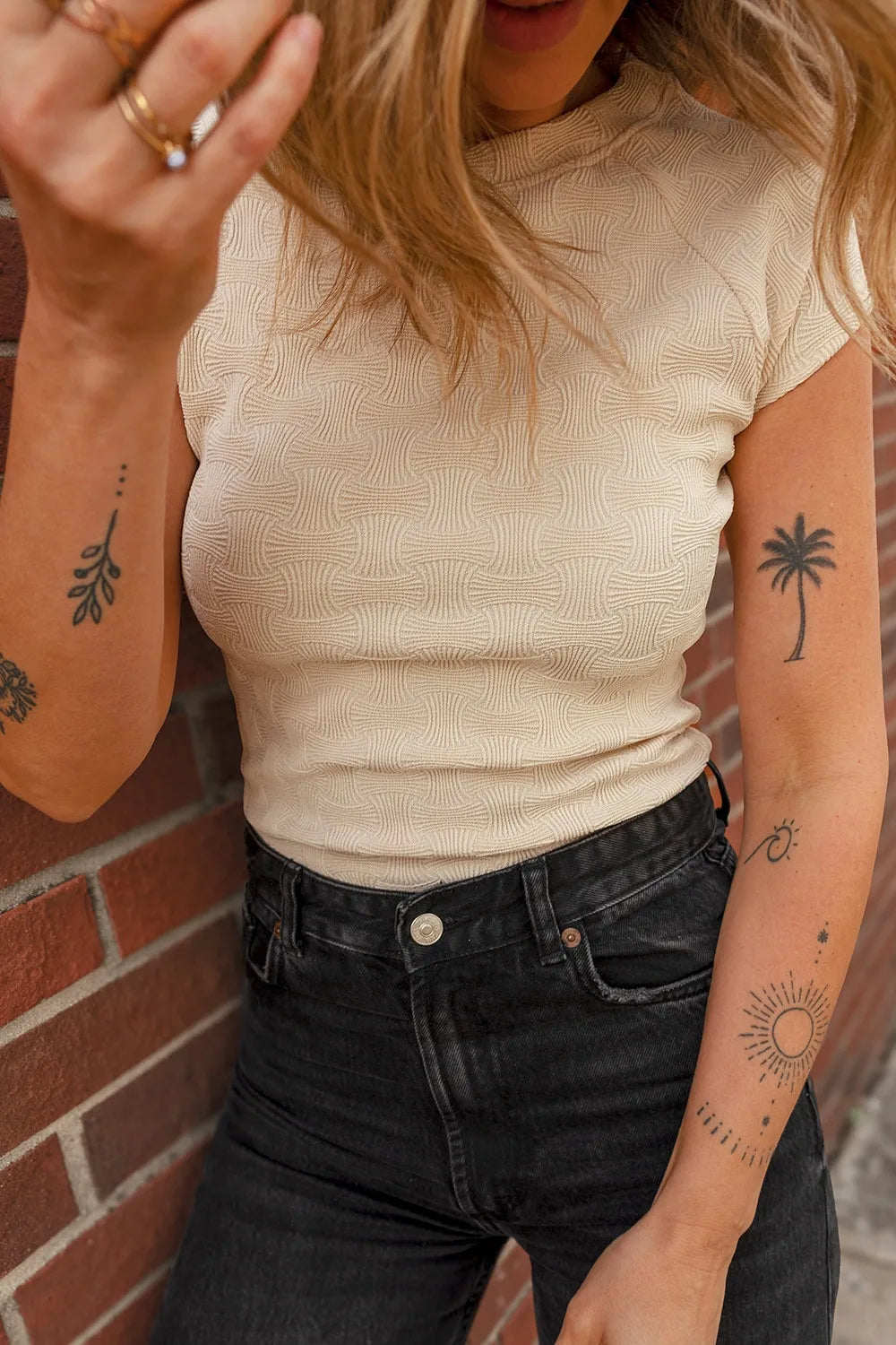 Textured Crew Neck Cap Sleeve Slim T Shirt