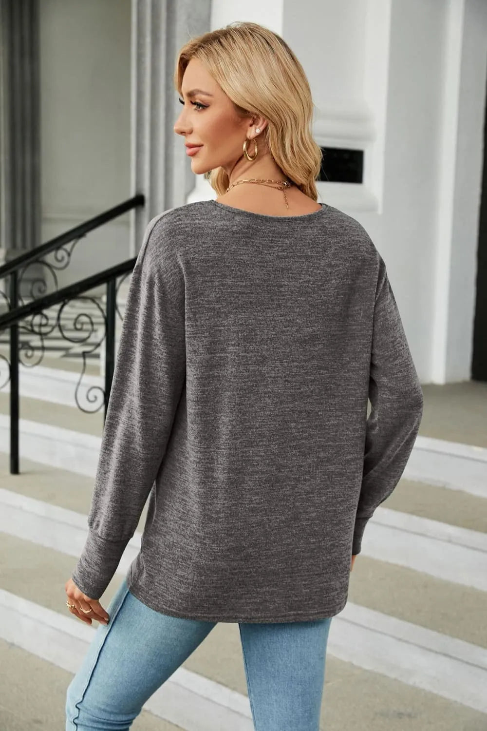 V-Neck T-Shirt Long Sleeve