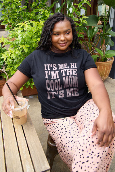 Full Size IT'S ME,HI I'M THE COOL MOM IT'S ME Round Neck T-Shirt